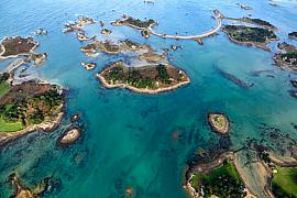 Photo Vue aérienne sur les îles Banalec et Ozach 