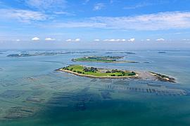 Photo Vue aérienne sur les îles Ilur, Iluric et Arz du golfe 