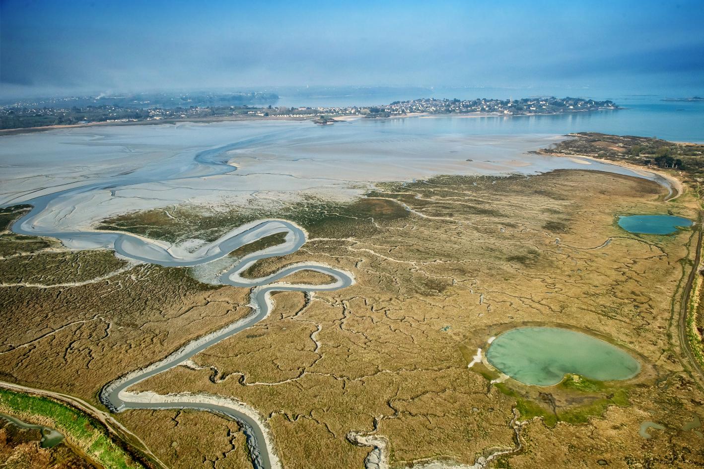 Photo Vue aérienne sur les gabions et la réserve de la baie de Beaussais 