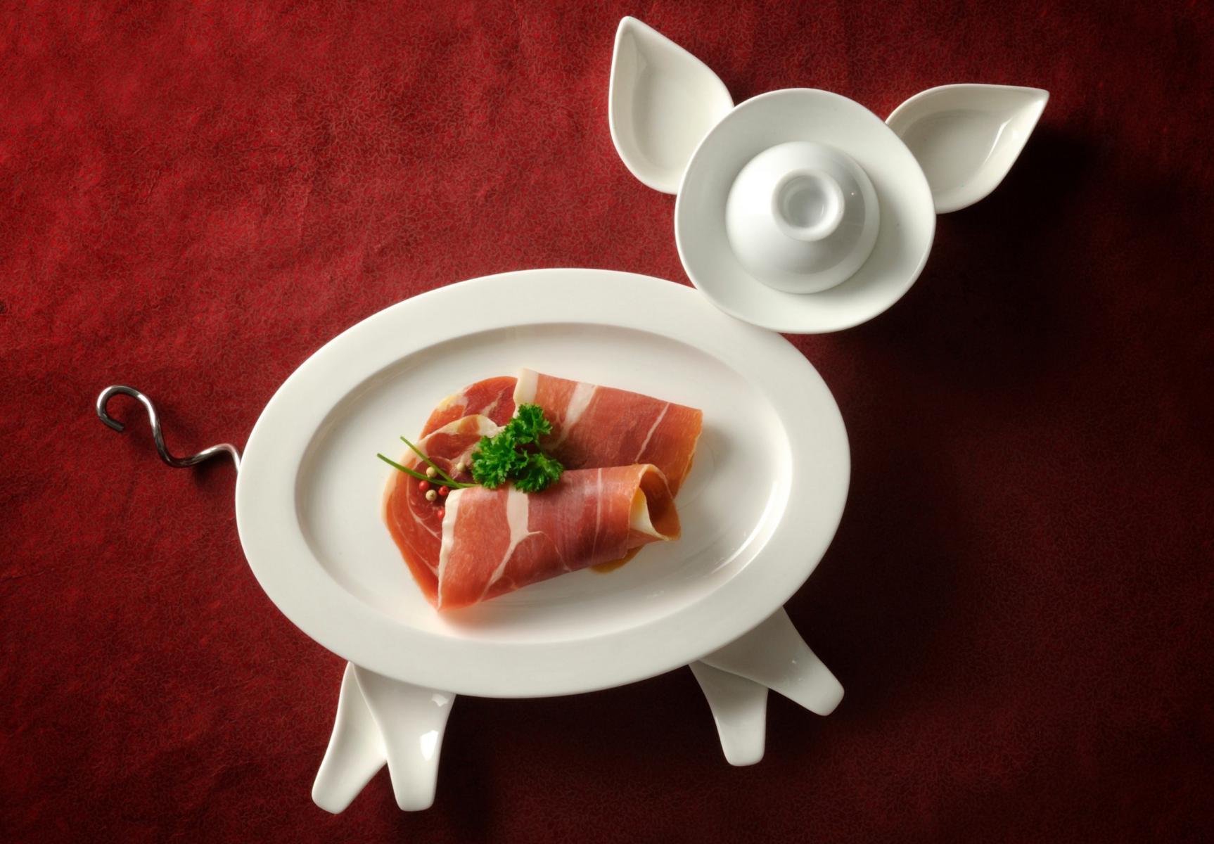 Photographie Shooting studio culinaire : assiettes de charcuterie entre stylisme et gastronomie