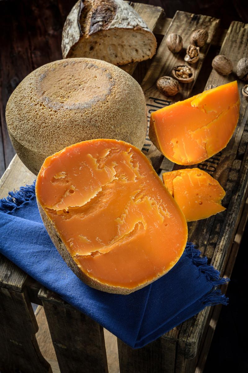 Photographie Shooting culinaire en studio pour Holland Master, autour d'une meule de vieille Mimolette