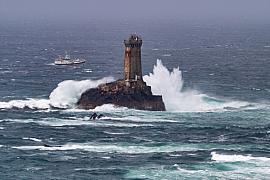 Photo Retour de pêche devant le phare de la Vieille