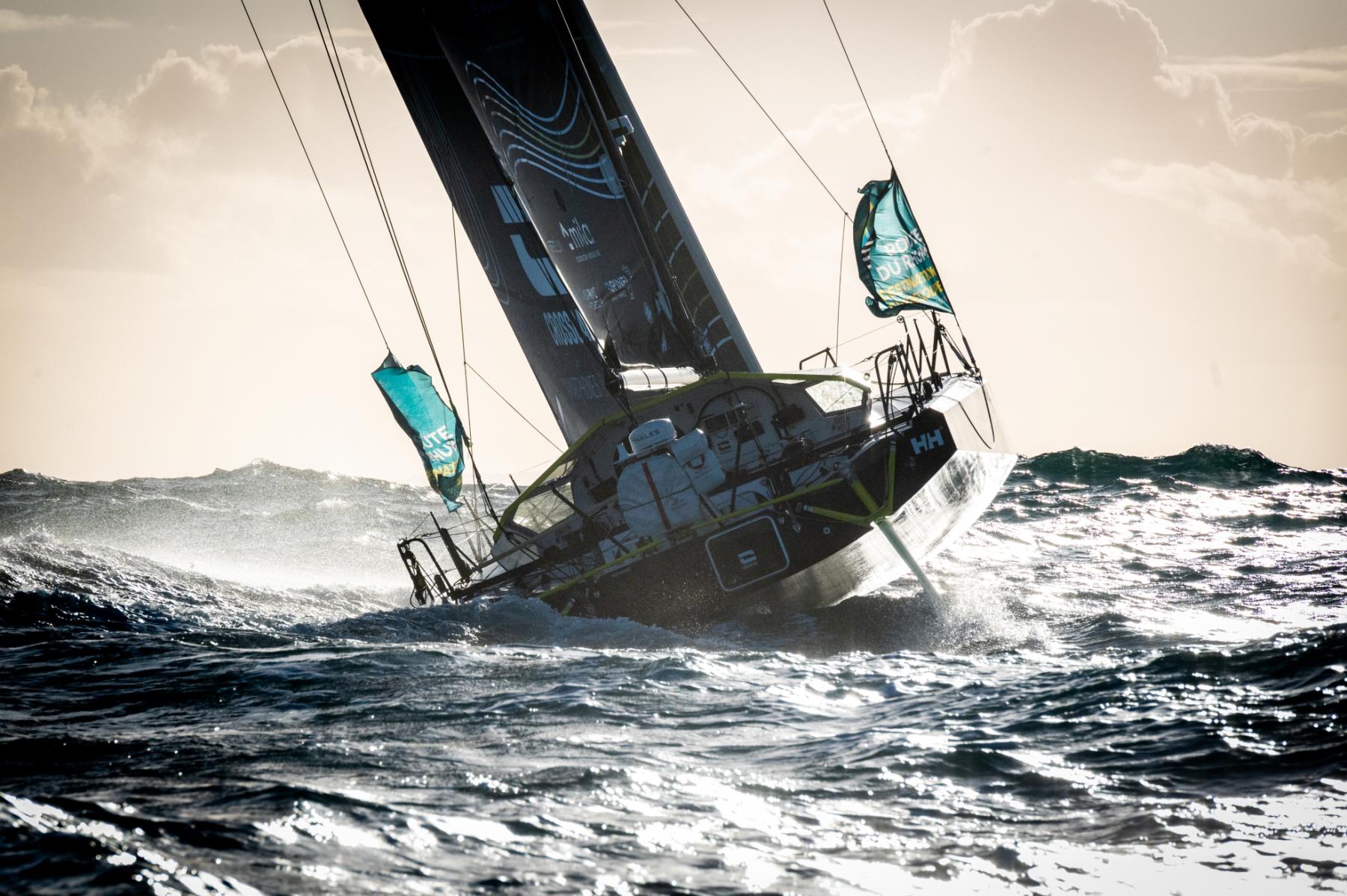 Photographie Photographe nautique et voile, je capte Aurélien Ducroz sur son Class 40 navigant au près