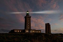 Photo Le phare du cap Fréhel et ses deux faisceaux tournant à éclipses.